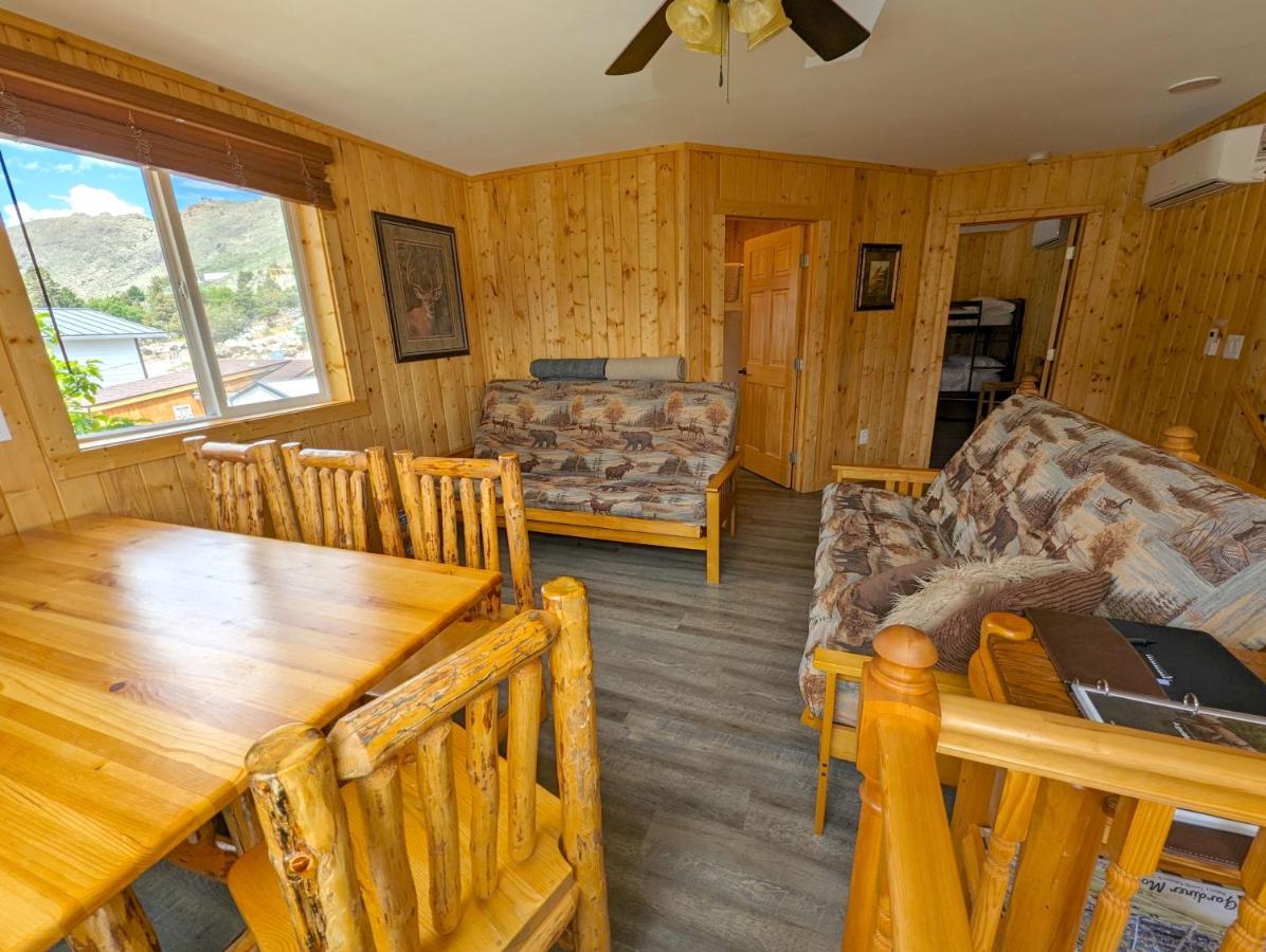 Yellowstone'S Treasure Cabins Gardiner Exteriör bild
