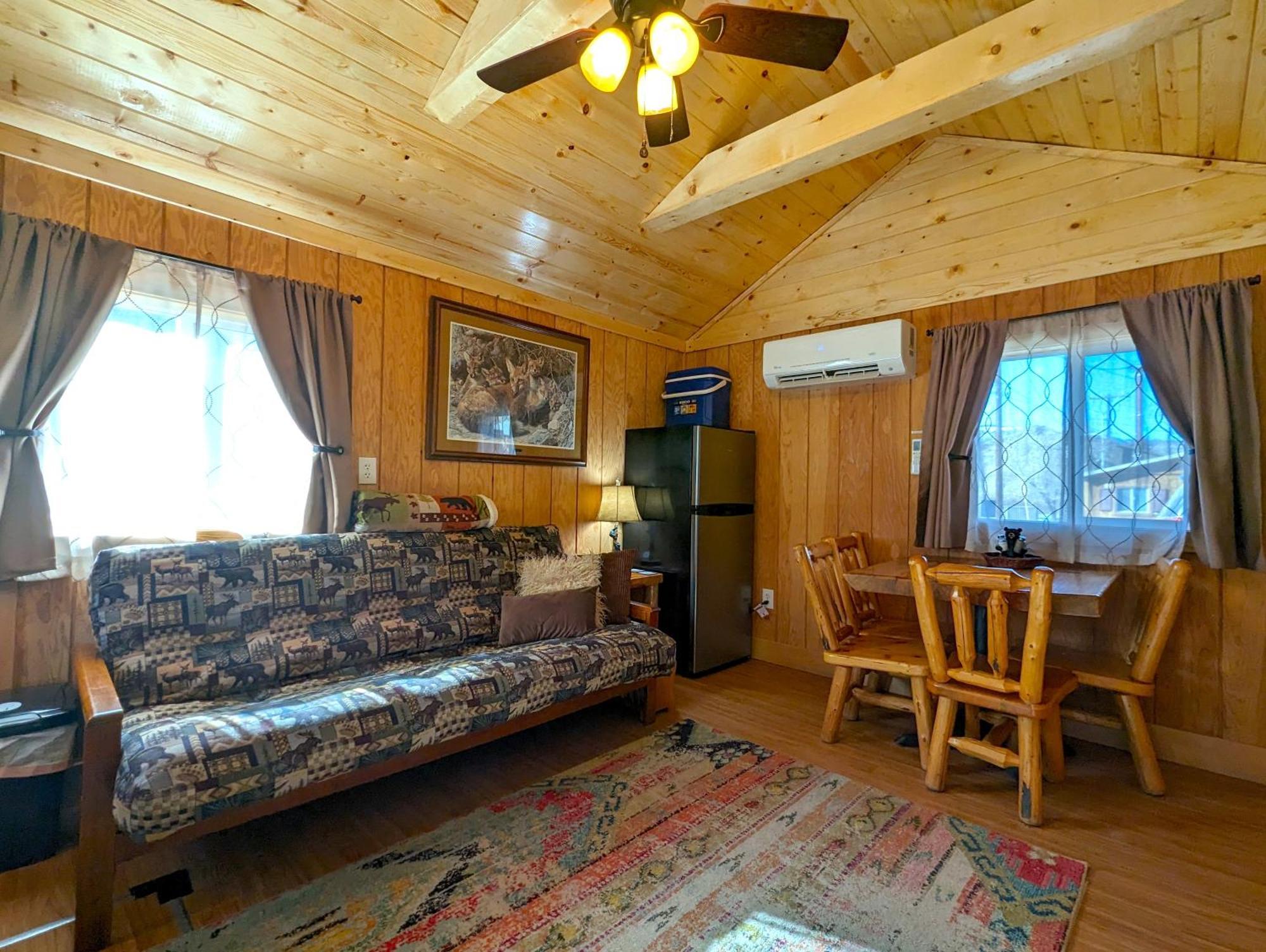 Yellowstone'S Treasure Cabins Gardiner Exteriör bild