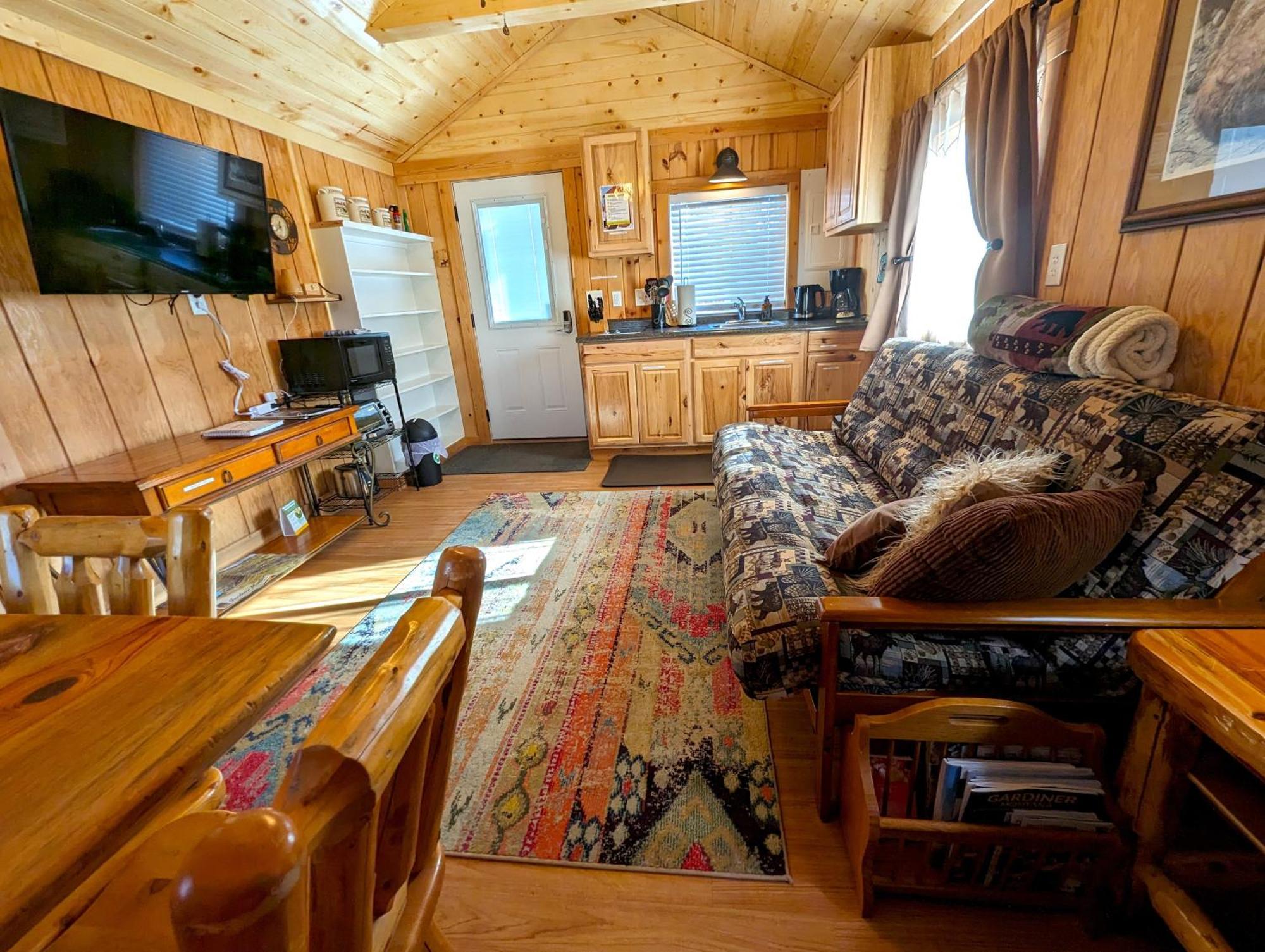 Yellowstone'S Treasure Cabins Gardiner Exteriör bild