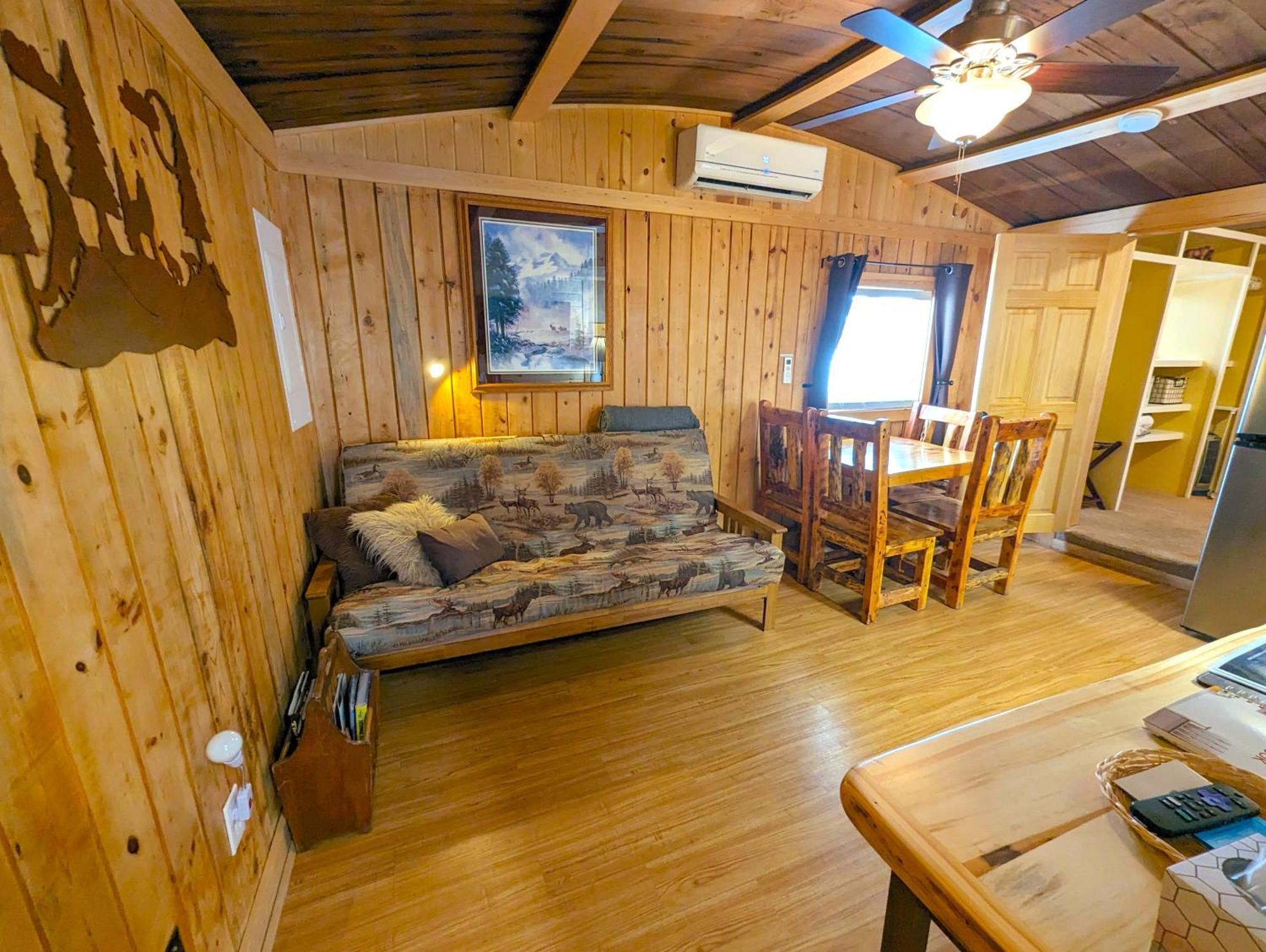 Yellowstone'S Treasure Cabins Gardiner Exteriör bild