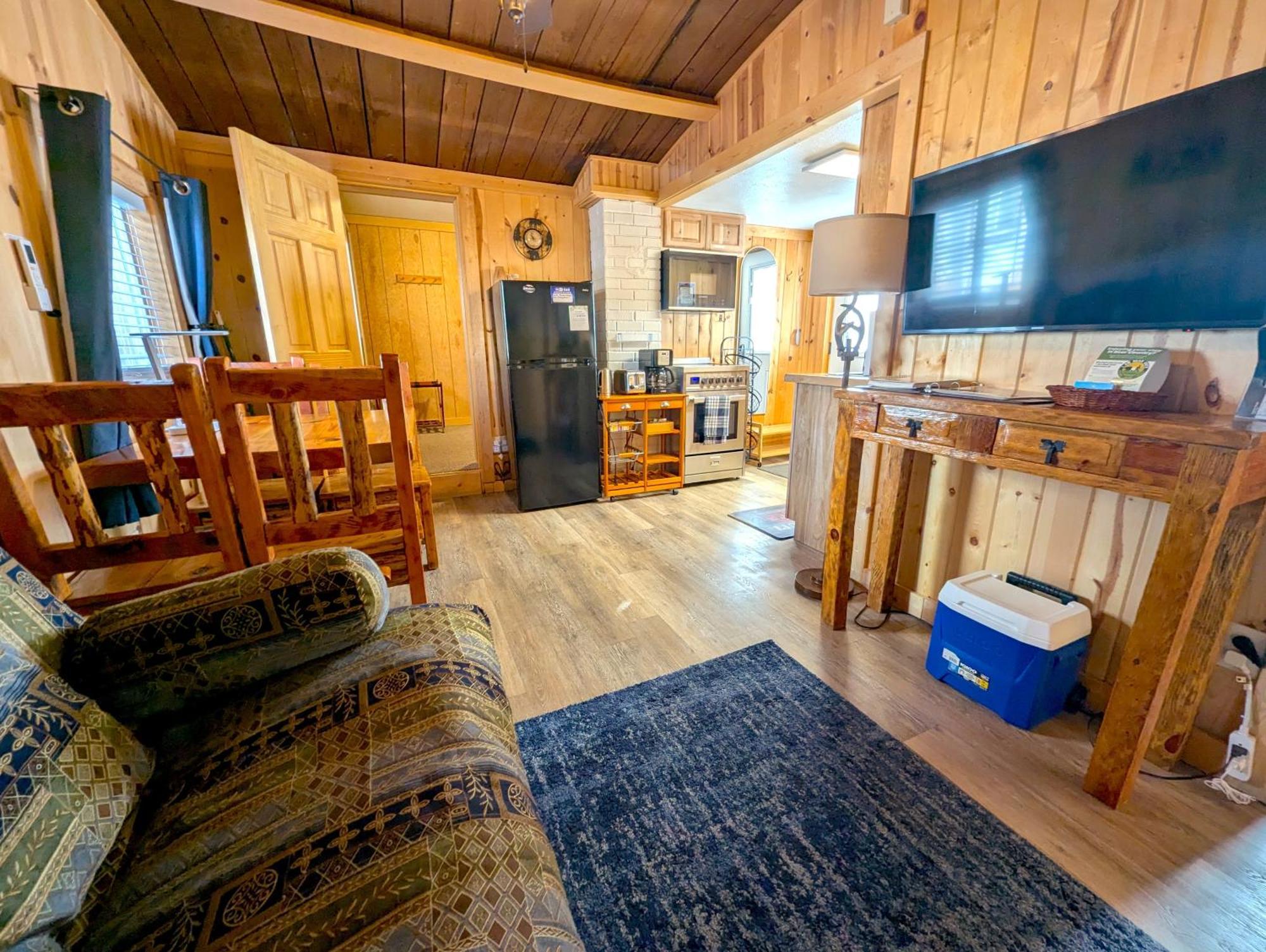 Yellowstone'S Treasure Cabins Gardiner Exteriör bild