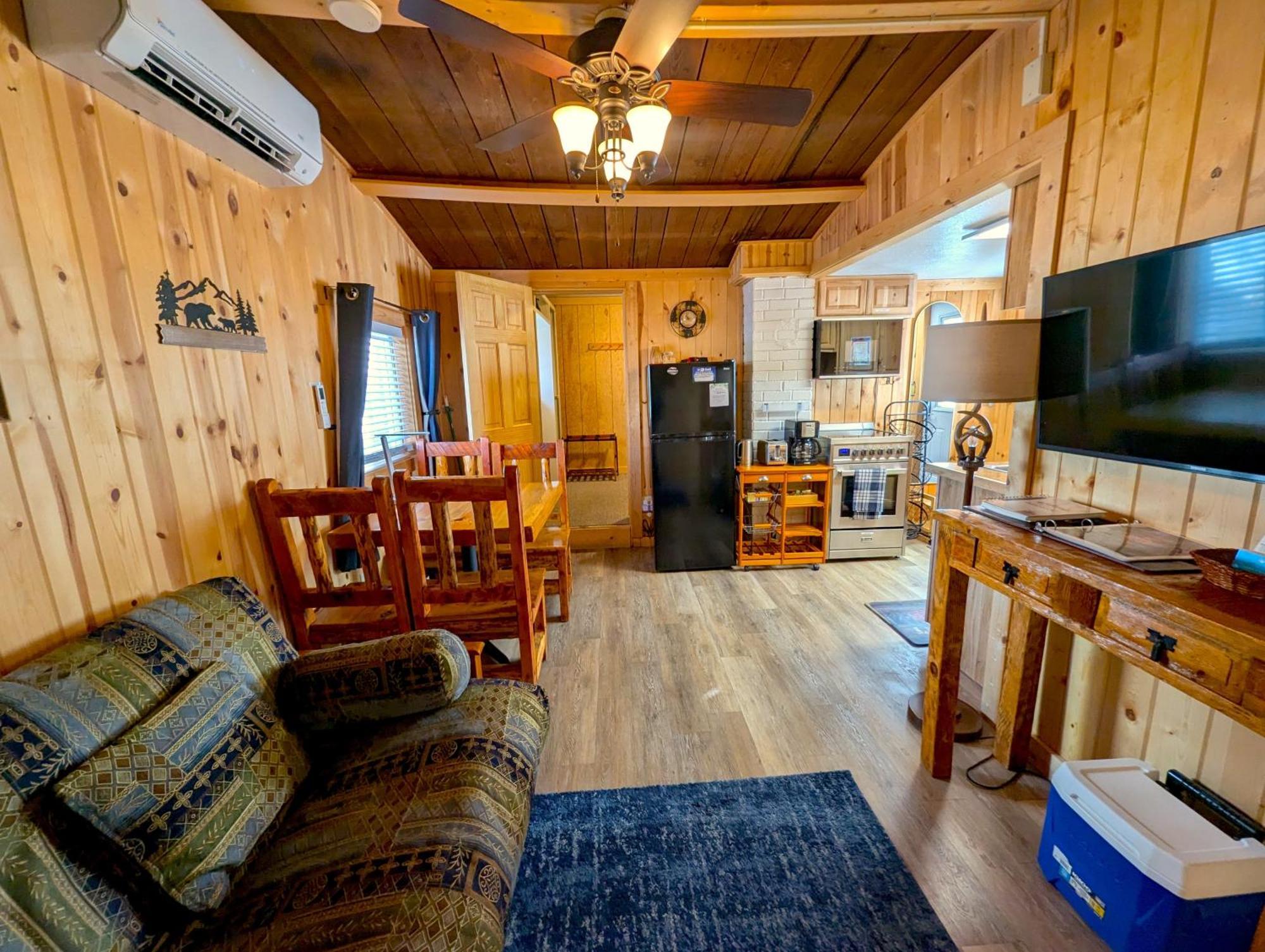 Yellowstone'S Treasure Cabins Gardiner Exteriör bild