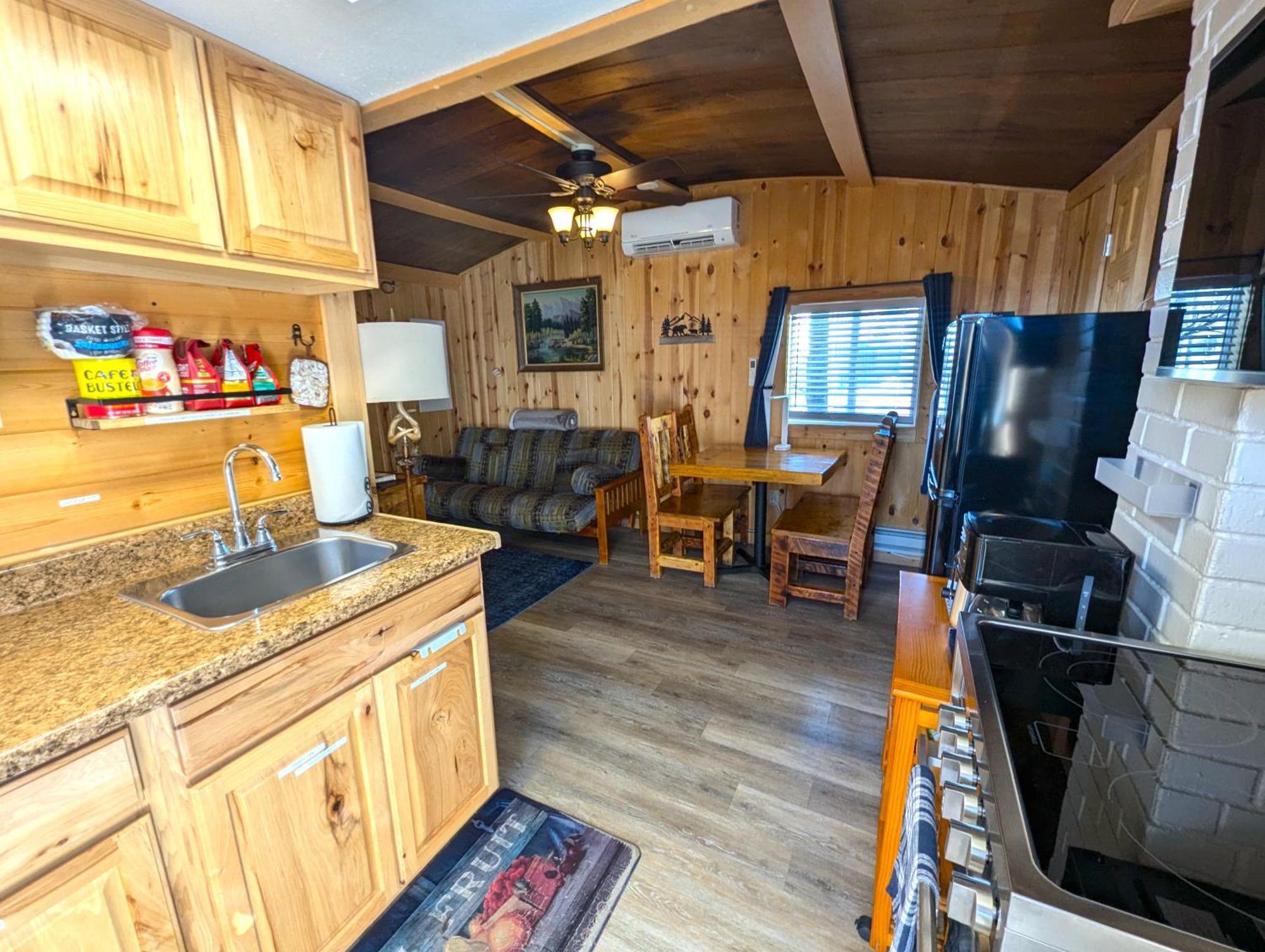 Yellowstone'S Treasure Cabins Gardiner Exteriör bild